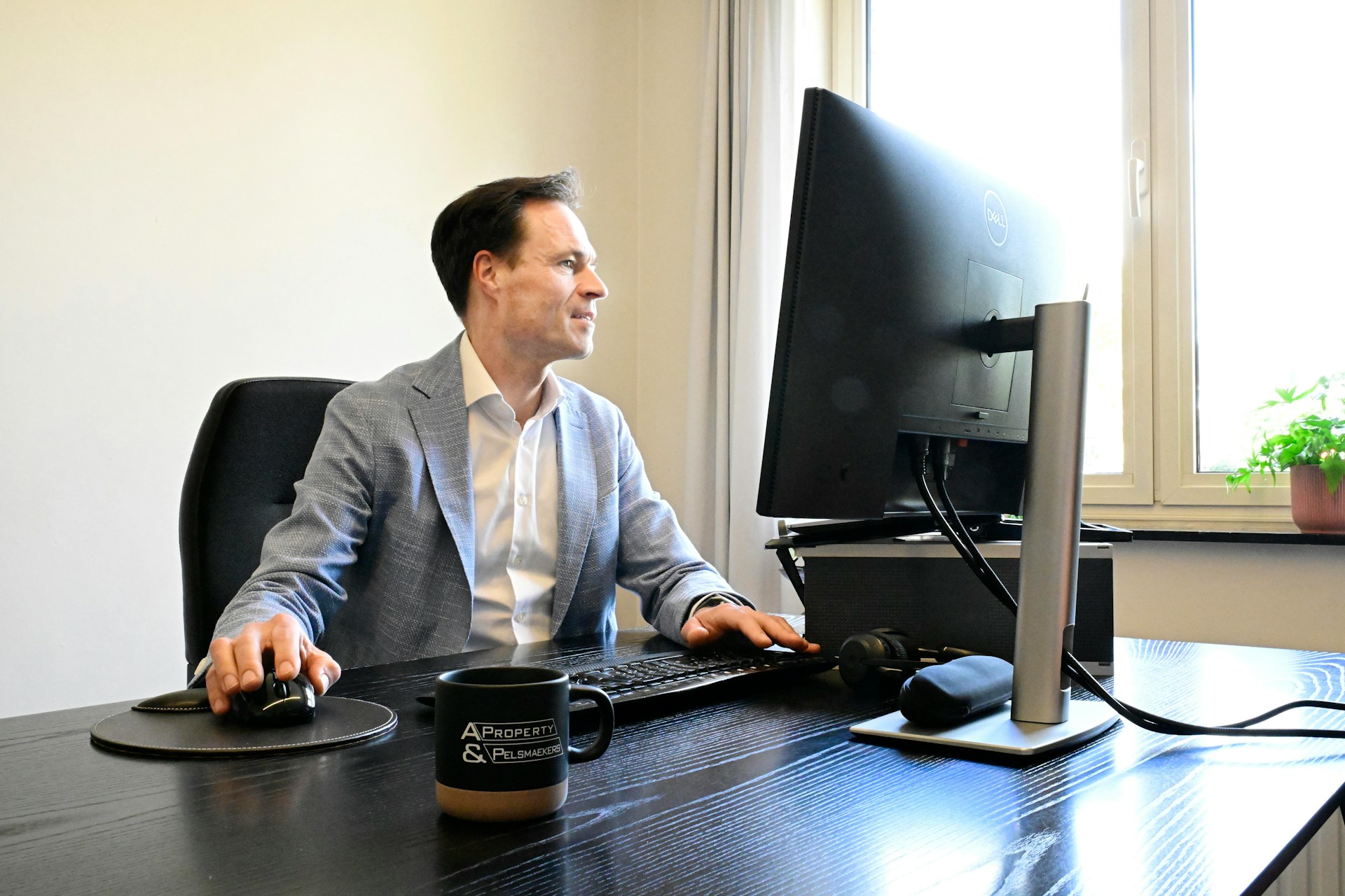 Caballero & Abogados — Servicios Institucionales